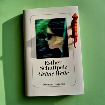 Rezension zu Grüne Welle von Esther Schüttpelz
