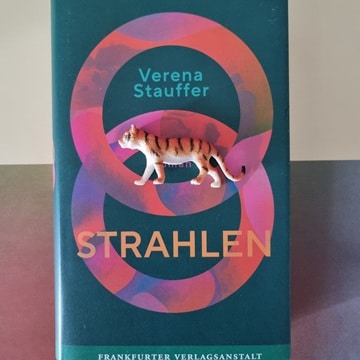 Rezension zu Strahlen von Verena Stauffer 